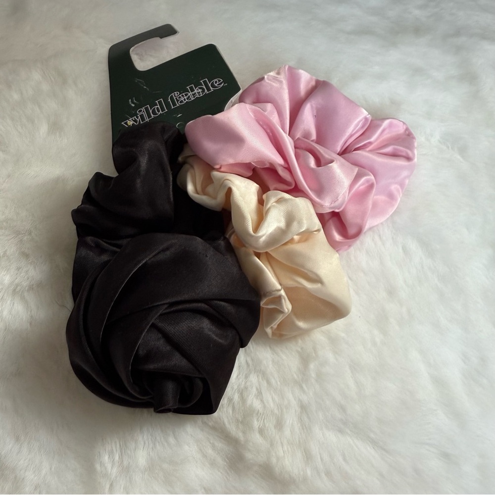 Wild Fable NWT Satin Scrunchie Set - Black Rose, Pink, Cream